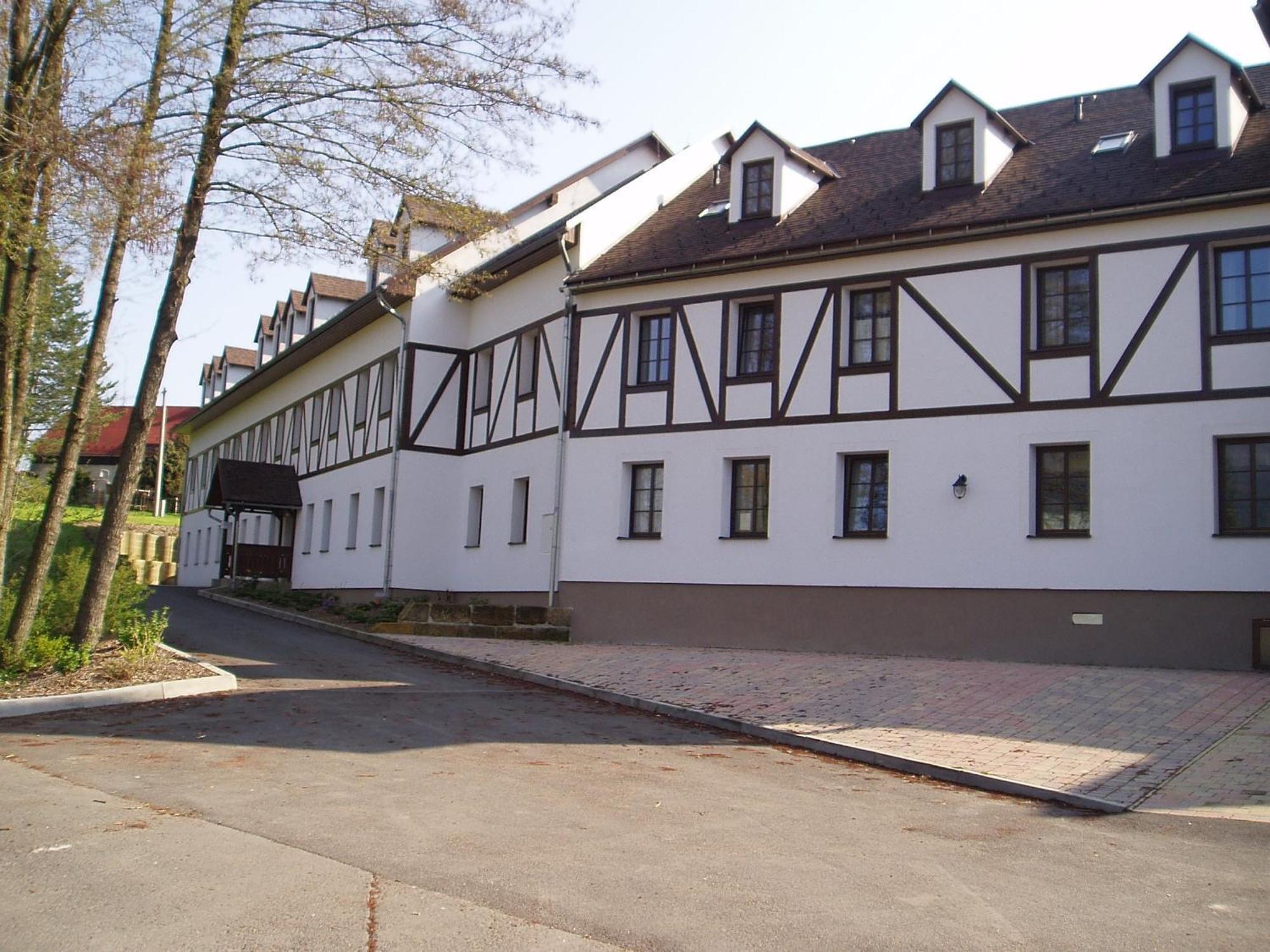Restaurace A Penzion Ceska Hospoda Heřmanice Zewnętrze zdjęcie